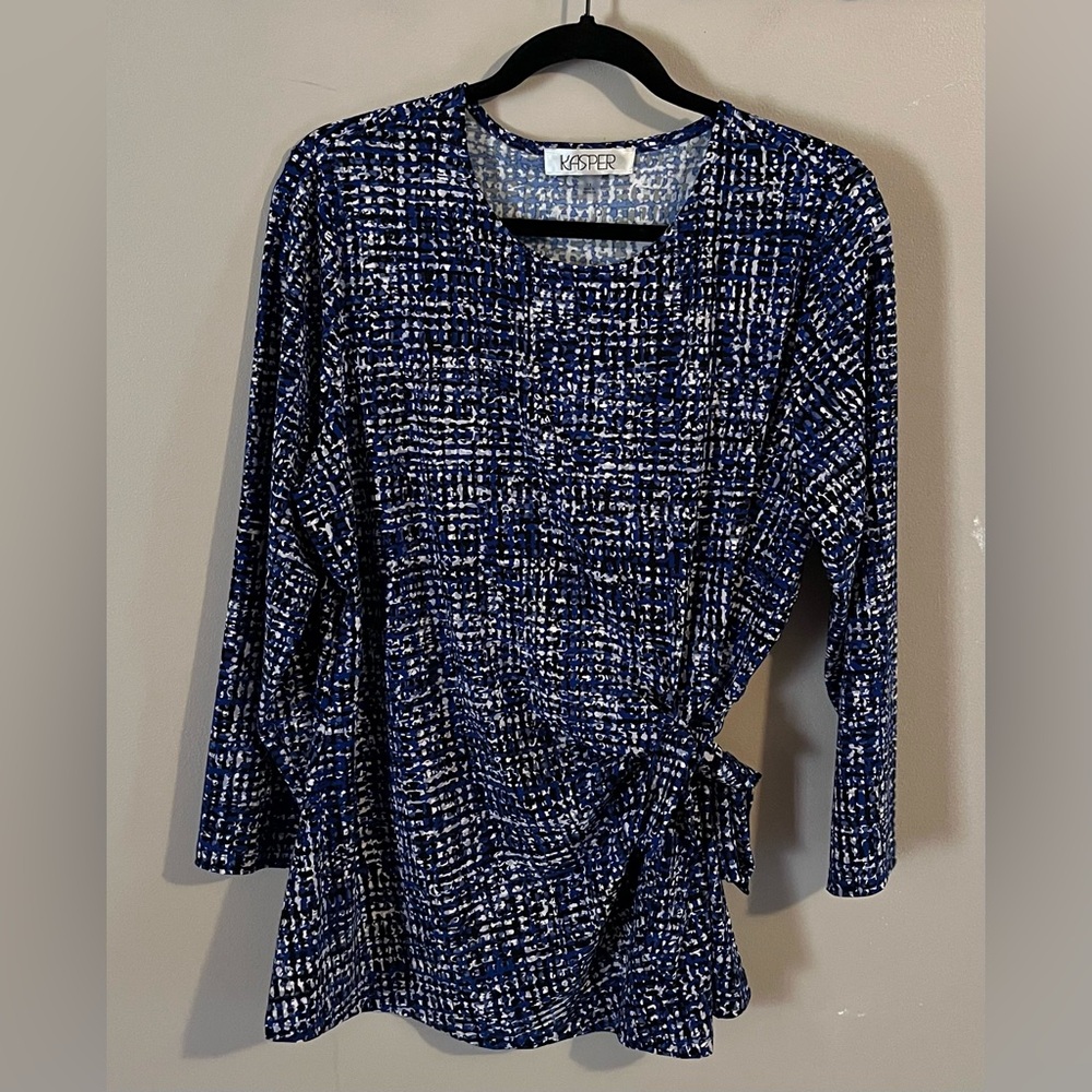 $3💙Bundled Kasper Blouse